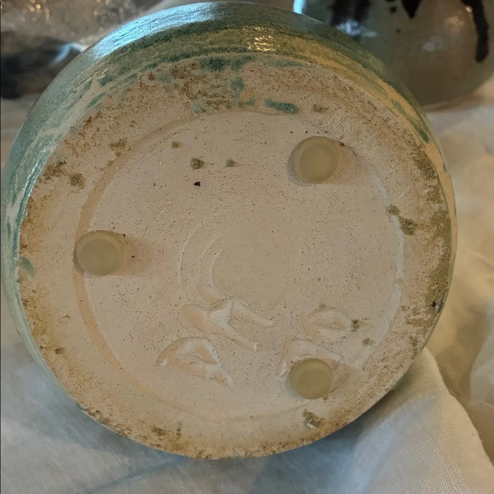 Green Ceramic Vase Vtg Green/Light Green W/Dark Interior Beautiful Side Ombré